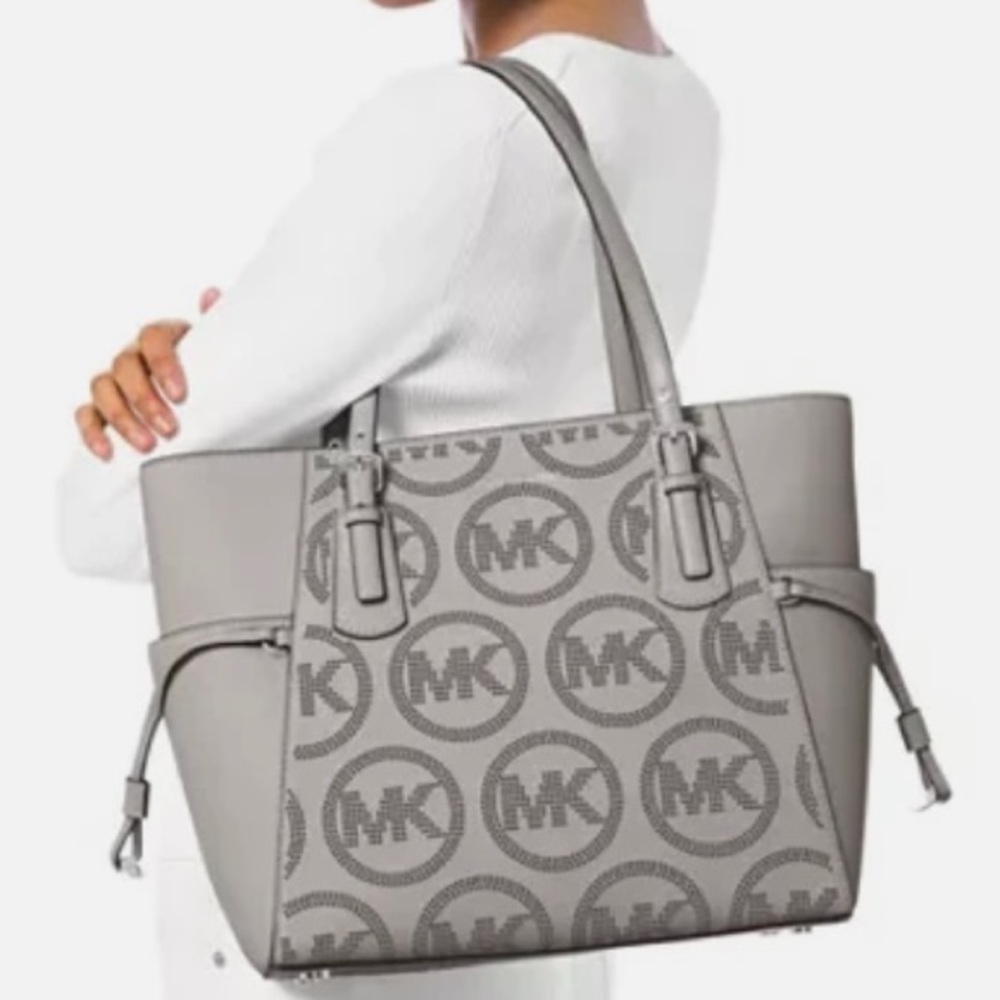 Michael Kors East West Signature Voyager Tote